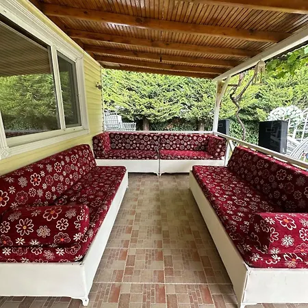 Büyük Aileler Ve Arkadaş Grupları Için Bahçeli Ev Villa *