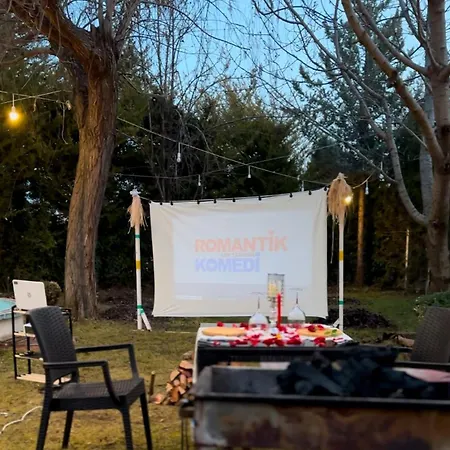 Büyük Aileler Ve Arkadaş Grupları Için Bahçeli Ev *