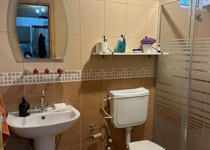 别墅 Bueyuek Aileler Ve Arkadas Gruplari Icin Bahceli Ev