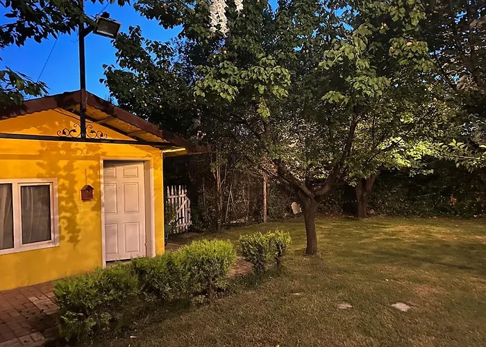 别墅 Bueyuek Aileler Ve Arkadas Gruplari Icin Bahceli Ev Meram