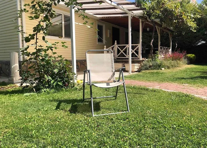 别墅 Bueyuek Aileler Ve Arkadas Gruplari Icin Bahceli Ev Meram