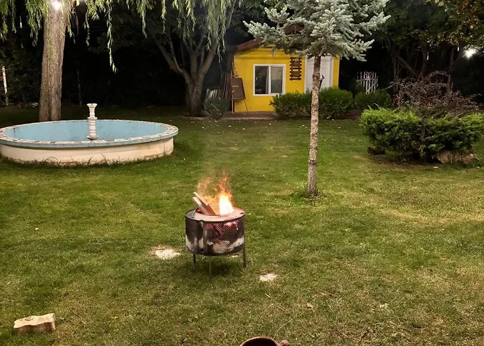 别墅 Bueyuek Aileler Ve Arkadas Gruplari Icin Bahceli Ev Meram