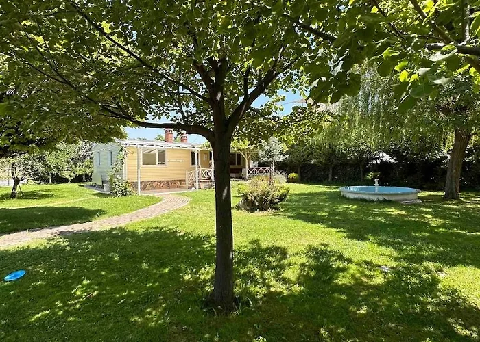 Bueyuek Aileler Ve Arkadas Gruplari Icin Bahceli Ev Meram